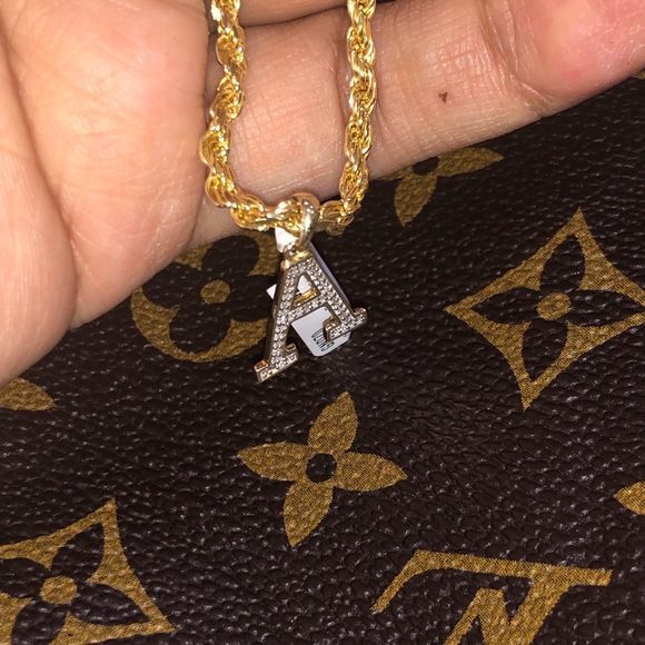 10k solid gold REAL DIAMOND Initial pendant SALE! - Picture 4 of 8